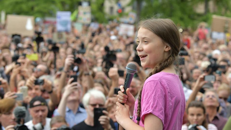 «Wir werden nie aufhören», sagte die 16-jährige Klima-Aktivistin Greta Thunberg bei einer Klimakundgebung in Berlin. Foto: Paul Zinken