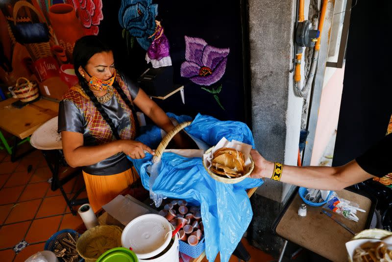 "Lady Tacos de Canasta" está lista para hacer campaña en las elecciones locales de Ciudad de México