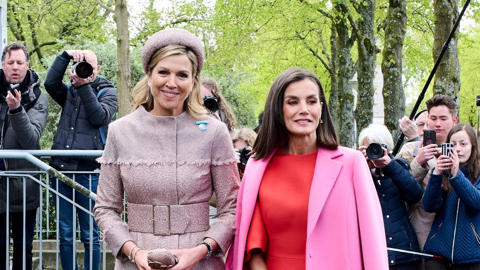 letizia and maxima pose for photo