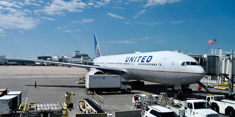 Eine Boeing-Maschine 777/200 der United Airlines steht auf dem Flughafen in Denver.<span class="copyright">AFP via Getty Images</span>