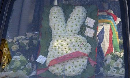 A floral tribute stands against the coffin of Ronnie Biggs as his funeral cortege arrives at Golders Green Crematorium in north London January 3, 2014. REUTERS/Toby Melville