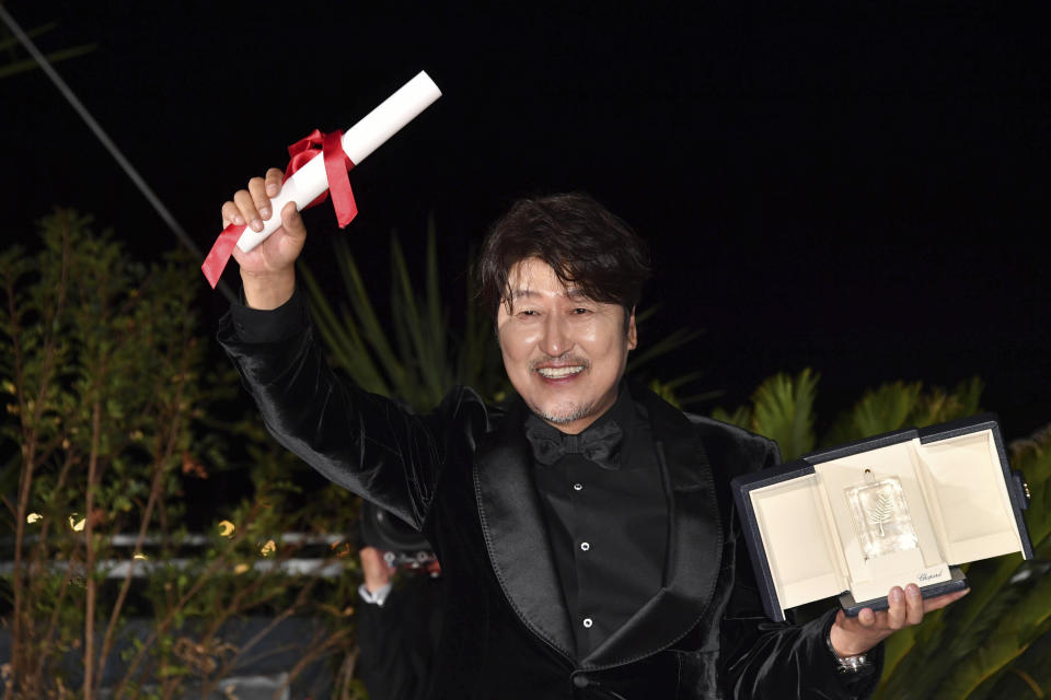 Photo by: John Rasimus/STAR MAX/IPx 2022 5/28/22 Song Kang-Ho poses with the Best Actor Palm d'Or Award 'Broker' during the photocall for the winners of the 75th Cannes Film Festival at the Palais des Festivals on May 28, 2022 in Cannes, France.