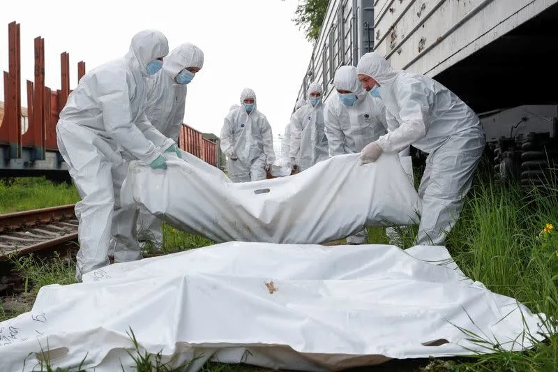 Ukrainian servicemen load refrigerated rail car with bodies of Russian soldiers in Kyiv