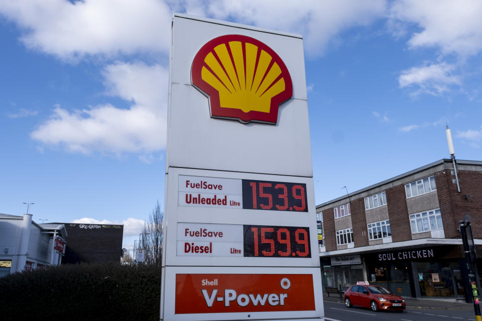 Shell pledges to stop buying Russian oil and gas