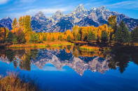 <p>Es considerado uno de los mejores lugares para esquiar de este estado de EEUU, y durante el otoño sus escarpadas montañas y hermosos lagos engalanan increíbles paisajes que no te puedes perder. La mejor época para estos colores es entre septiembre y mediados de octubre. Foto: Ron_Thomas / Getty Images. </p>