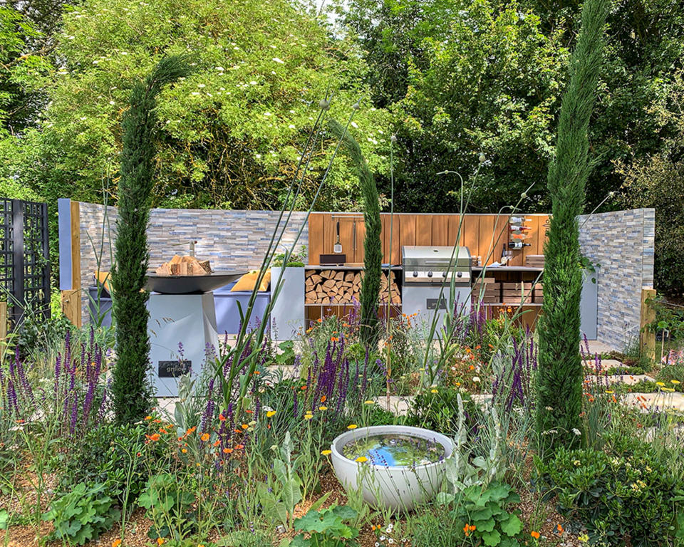 Create a grow-zone next to an outdoor kitchen