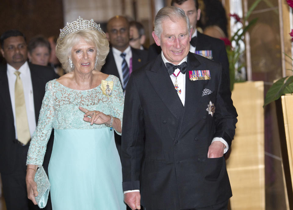 Carlos y Camilla en Colombo, Sri Lanka en 2013, el año en que se convirtió en el heredero al trono que más tiempo ha servido. (Getty Images)