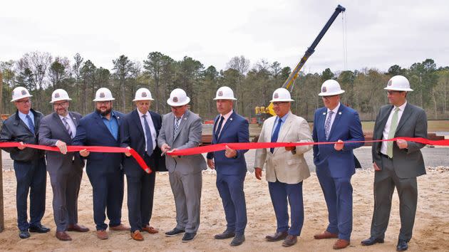 William Sproule cuts the ribbon during a May 11 open house at the carpenters union's upgraded heavy construction and offshore wind training facility. (Photo: Eastern Atlantic States Regional Council of Carpenters)