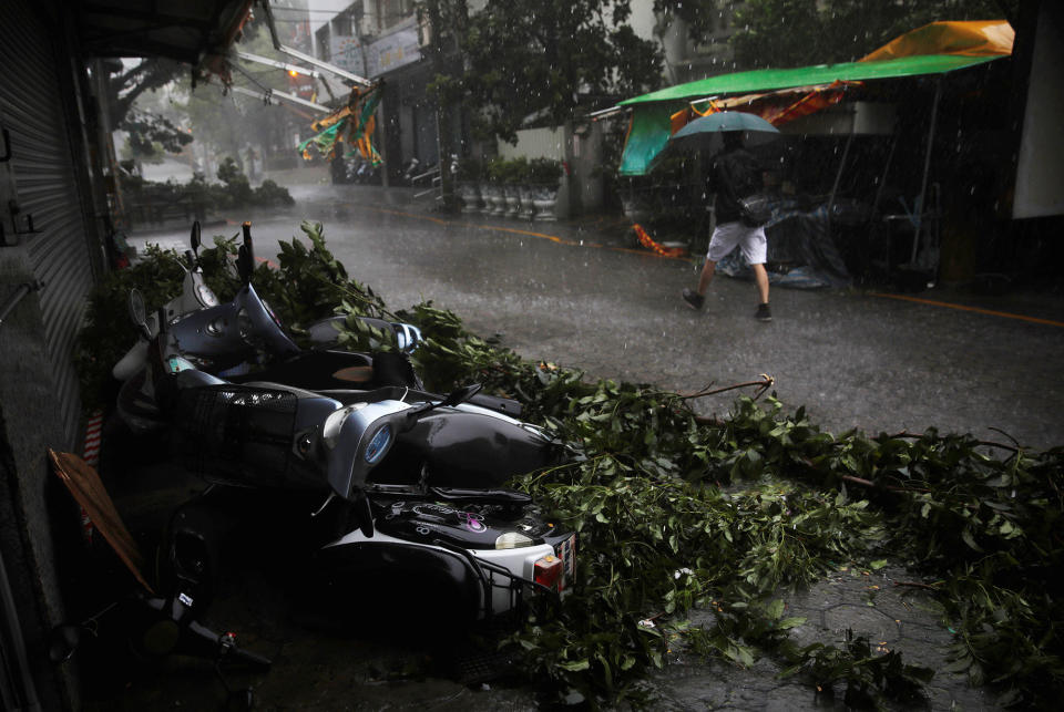 Typhoon Megi hits eastern China and Taiwan