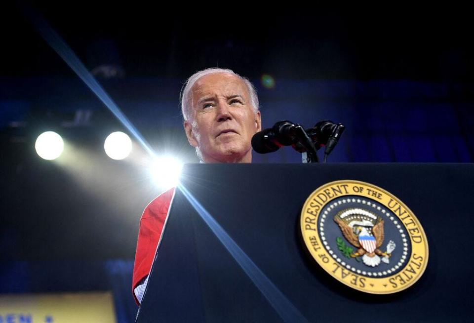 TOPSHOT - US President Joe Biden pauses as he speaks about the economy and the deal between the United Auto Workers (UAW) Union and the big-three automakers, in Belvidere, Illinois, on November 9, 2023. (Photo by OLIVIER DOULIERY / AFP) (Photo by OLIVIER DOULIERY/AFP via Getty Images) ORIG FILE ID: AFP_342Z8TL.jpg