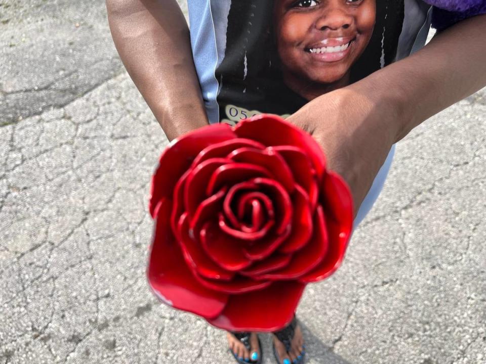 Kourtney Freeman’s mother, Samantha Freeman, held up a rose that was given to her at a vigil for her daughter on April 15, 2024.