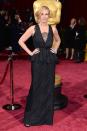 <p>Para los Oscars de 2014, eligió un diseño negro de encaje y peplum en la cintura de Givenchy, otro de sus looks más icónicos. (Foto: Gtres). </p>