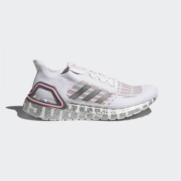 adidas Ultraboost SUMMER.RDY DB99採用全白鞋身，搭配半透明單絲網布鞋面設計，大幅提升散熱效能。官方提供