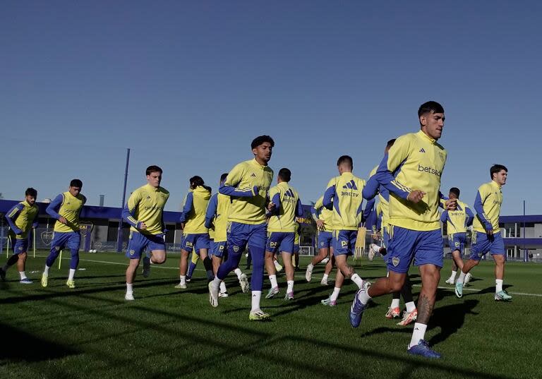 Entrenamiento de Boca antes de viajar a Córdoba para enfrentar a Estudiantes (Twitter @BocaJrsOficial)