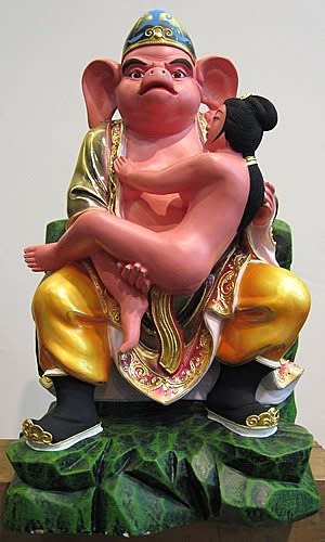天蓬元帥抱裸女神像。（圖／翻攝自林新發香鋪）