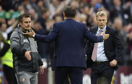 Britain Soccer Football - West Ham United v Sunderland - Premier League - London Stadium - 22/10/16 West Ham United manager Slaven Bilic and Sunderland manager David Moyes after the match Action Images via Reuters / Tony O'Brien Livepic