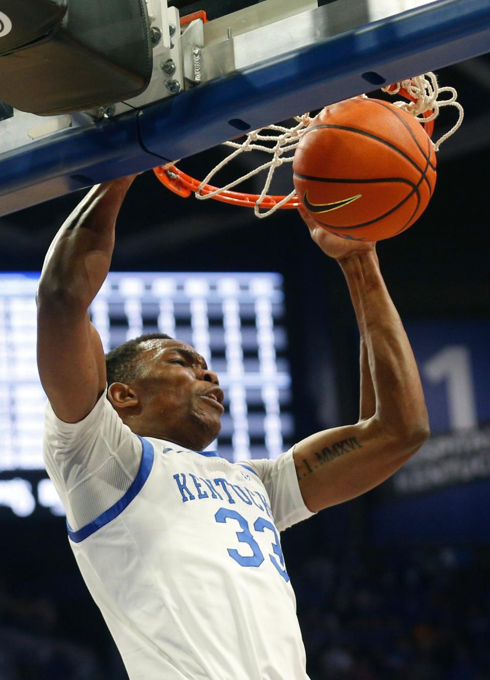 Kentucky’s Ugonna Onyenso dunks against Tennessee last February.