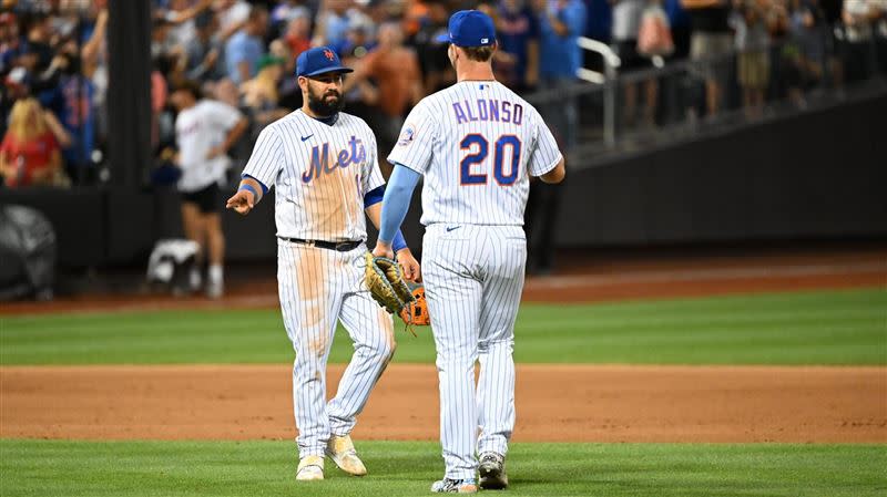 阿隆索（Pete Alonso）幫狄格隆（Jacob deGrom）打回本場唯一分數。（圖／翻攝自大都會推特）