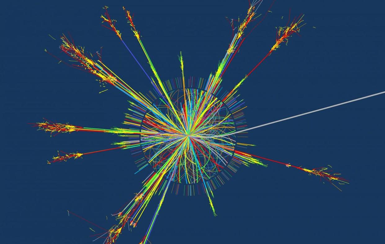 Simulación de un microagujero negro detectado por el experimento ATLAS del CERN, antes de que se desintegrara por un proceso conocido como radiación de Hawking. <a href="https://home.cern/resources/image/physics/artist-mockup-microscopic-black-hole-atlas" rel="nofollow noopener" target="_blank" data-ylk="slk:CERN;elm:context_link;itc:0;sec:content-canvas" class="link ">CERN</a>, <a href="http://creativecommons.org/licenses/by/4.0/" rel="nofollow noopener" target="_blank" data-ylk="slk:CC BY;elm:context_link;itc:0;sec:content-canvas" class="link ">CC BY</a>