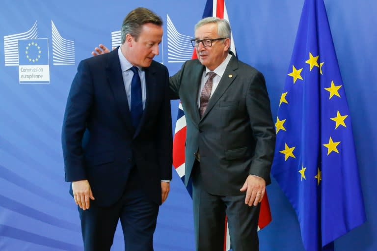 British Prime Minister David Cameron (L) and European Commission President Jean-Claude Juncker speak on June 28, 2016 at the European Union headquarters in Brussels