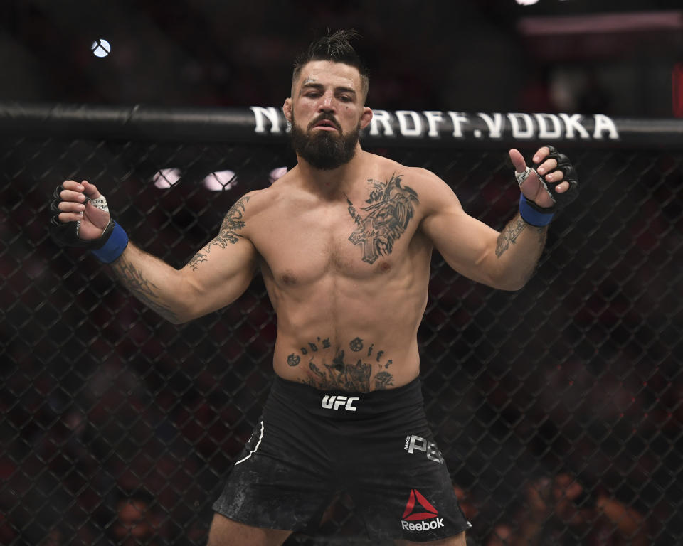 SUNRISE FL - APRIL 27: Alex Oliveira Vs Mike Perry during their welterweight bout at UFC Fight Night held at The BB&T Center on April 27, 2019 in Sunrise, Florida. Credit: mpi04/MediaPunch /IPX