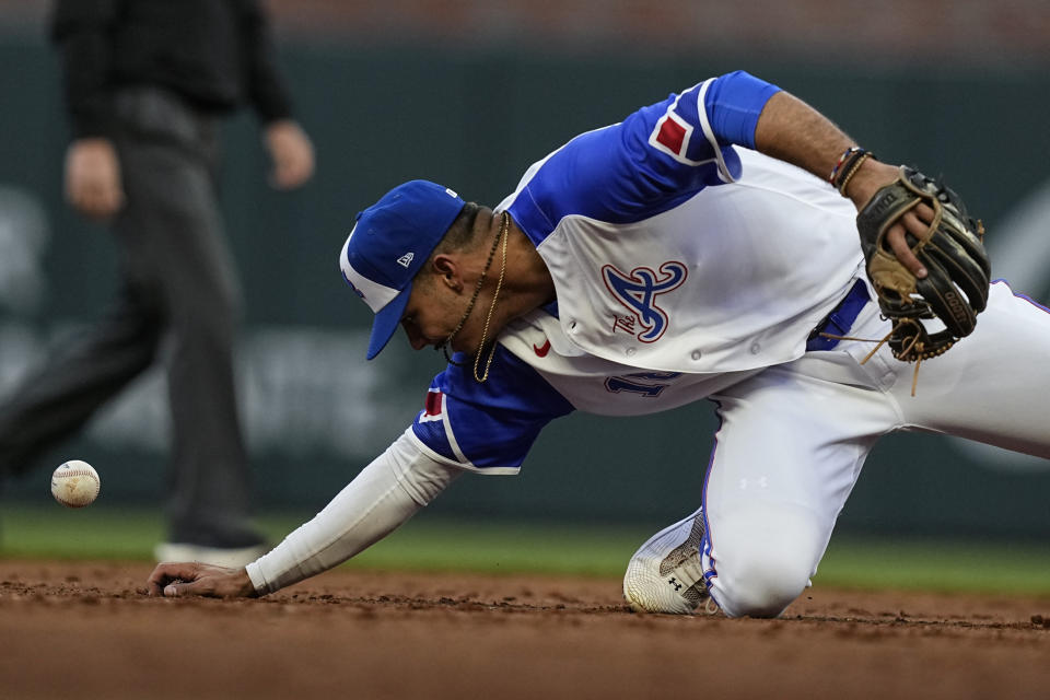 Atlanta Braves shortstop Vaughn Grissom (18) makes a fielding error sending in Houston Astros' Mauricio Dubon to first base the sixth inning of a baseball game, Saturday, April 22, 2023, in Atlanta. (AP Photo/Brynn Anderson)