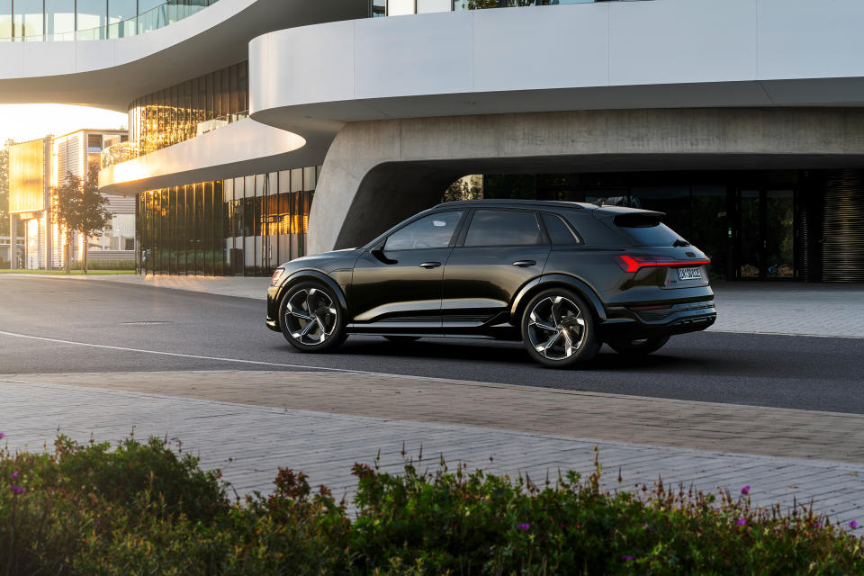 <p>Audi Q8 e-tron</p> 