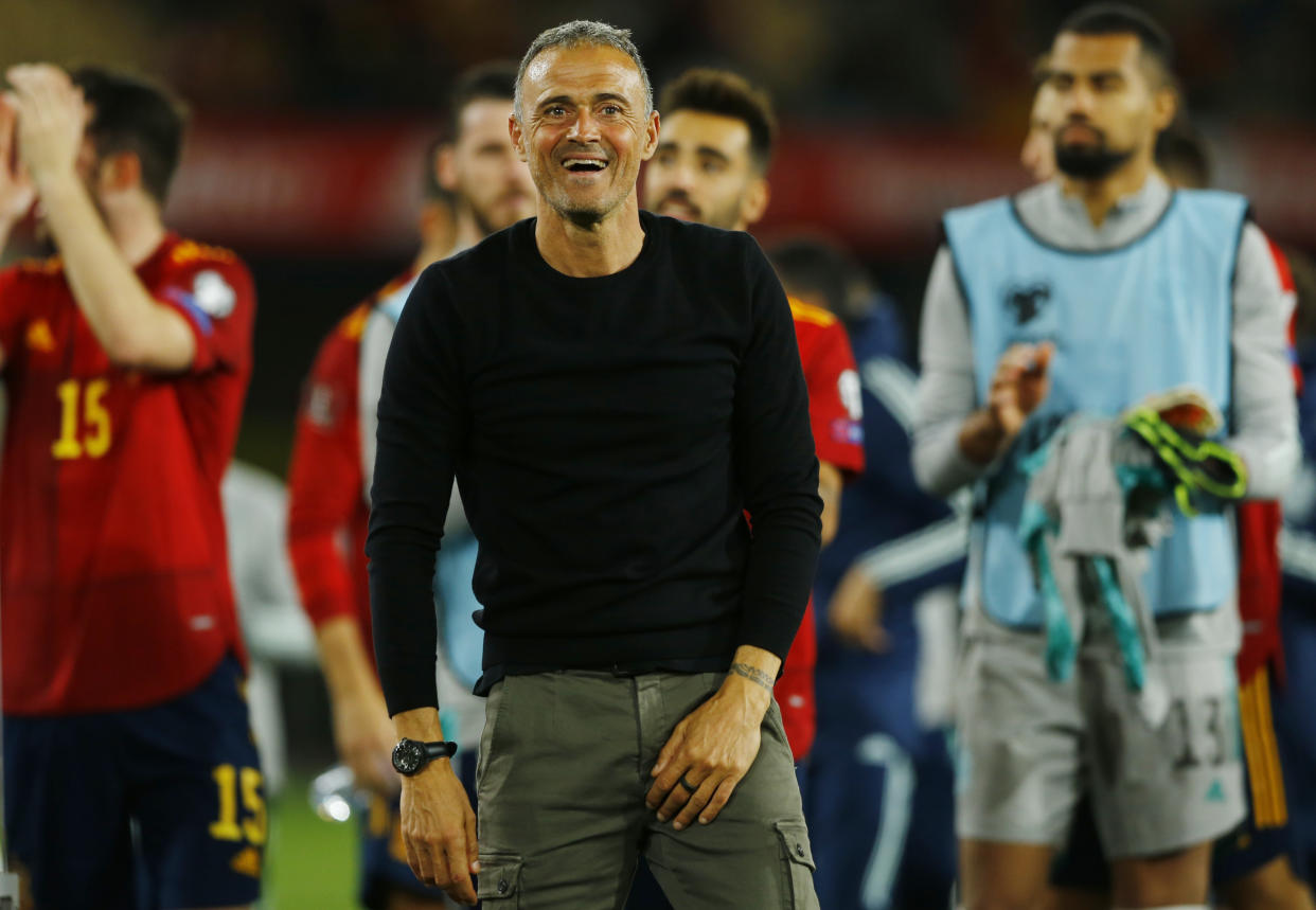 Soccer Football - World Cup - UEFA Qualifiers - Group B - Spain v Sweden - Estadio de La Cartuja, Seville, Spain - November 14, 2021 Spain coach Luis Enrique celebrates as Spain qualify for the Qatar 2022 World Cup REUTERS/Marcelo Del Pozo