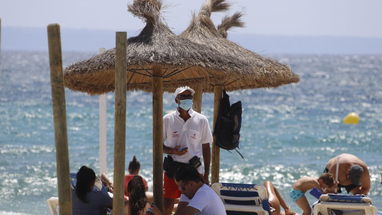 Mallorca hat die Einführung einer strengen Maskenpflicht beschlossen. Alle Menschen müssen in der Öffentlichkeit einen Mund- und Nasenschutz tragen - auch dann, wenn der Sicherheitsabstand gewahrt werden kann.