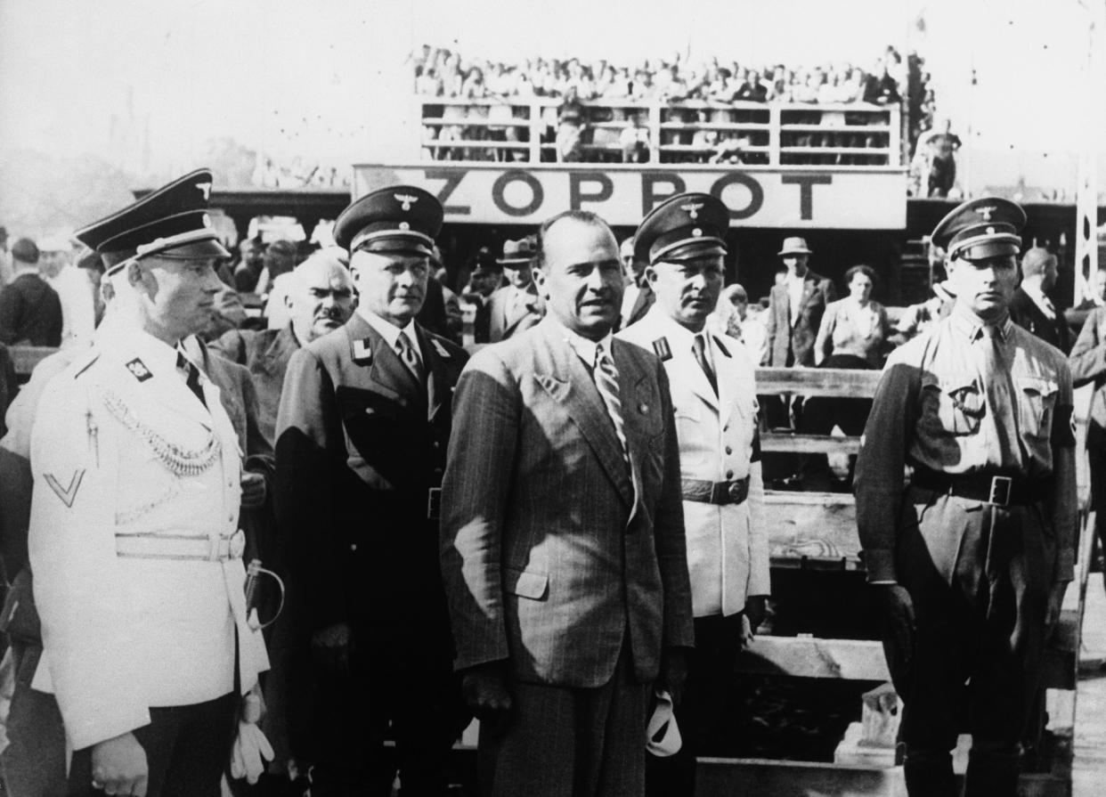 Hans Frank and several other men arrive at a conference.