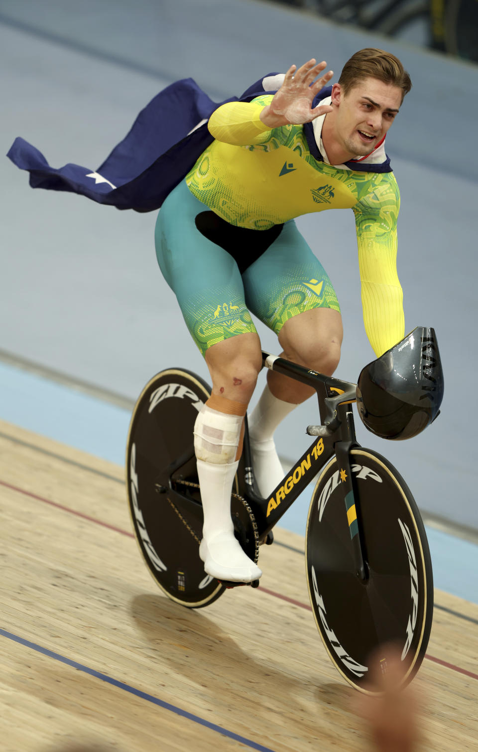 Matthew Glaetzer of Australia waves after winning the men's 1000m time trial final during the Commonwealth Games track cycling at Lee Valley VeloPark in London, Monday, Aug. 1, 2022. (AP Photo/Ian Walton)