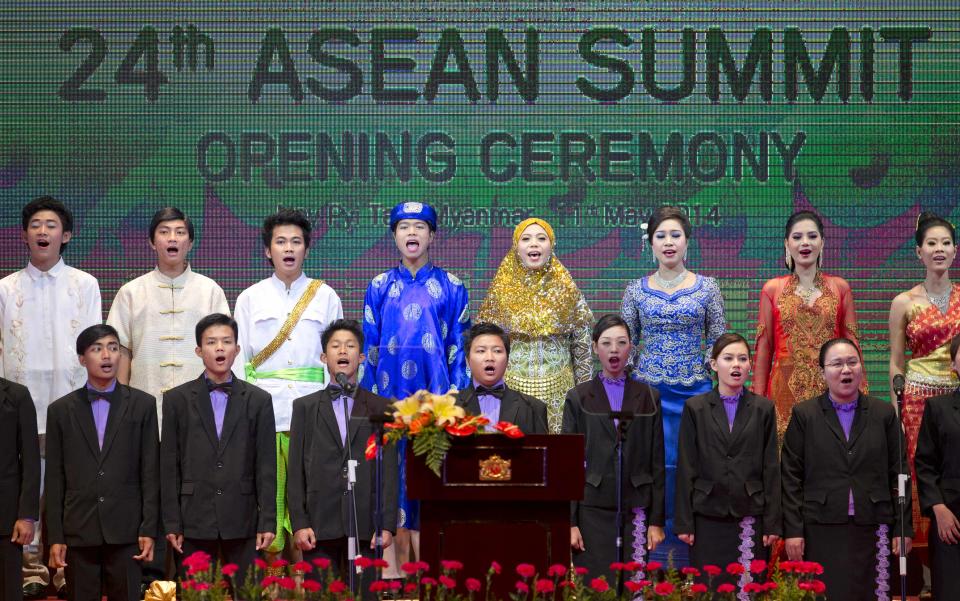 Myanmar youth sing theme song of the Association of Southeast Asian Nations during the opening ceremony of ASEAN leaders Summit in Naypyitaw, Myanmar, Sunday, May 11, 2014. (AP Photo/Gemunu Amarasinghe)