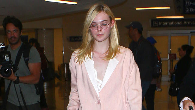 Elle Fanning Went Barefoot Through the Airport – Rvce News