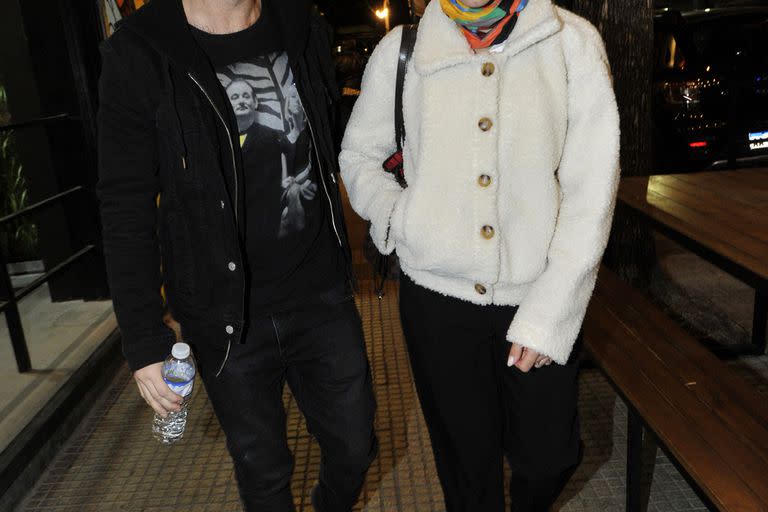 Thelma Fardin y Nico Riera fueron capturados por los flashes al finalizar el evento