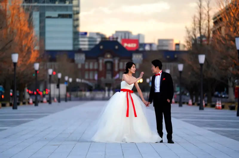 ▲日本結婚人數將創下90年來新低，逐漸步入「婚姻冰河期」。（圖／美聯社／達志影像）