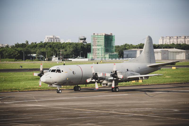 空軍六聯隊反潛33隊的王教官遭爆料危險飛行，空軍司令部澄清，王教官的各項飛行操作均符合規範及限制。示意圖。（空軍司令部提供）