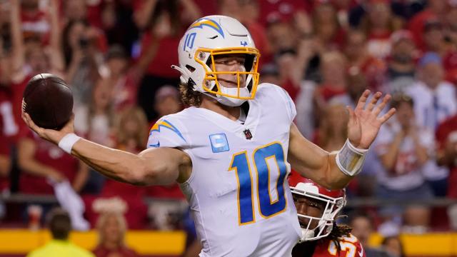 Chiefs-Chargers: Kansas City holds on to beat Los Angeles - The