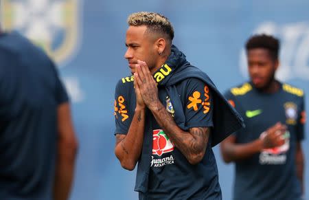 Neymar returns to training with Brazil 