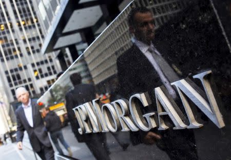 People walk by the JP Morgan & Chase Co. building in New York in an October 24, 2013 file photo. REUTERS/Eric Thayer/Files