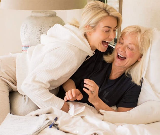 julianne-hough-mother-laughing