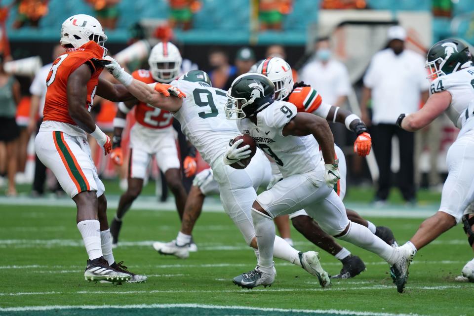 Sep 18, 2021; Miami Gardens, Florida, USA; Michigan State Spartans running back Kenneth Walker III (9) runs the ball against the Miami Hurricanes during the first half at Hard Rock Stadium.