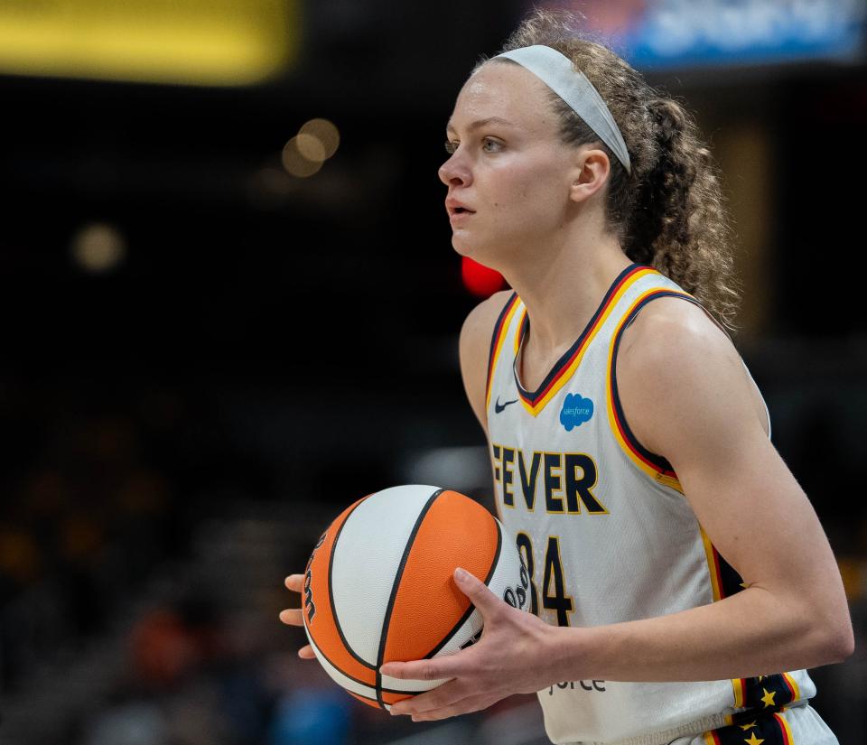 Indiana Fever guard Grace Berger (34) looks to throw the ball in during their game against the New York Liberty Wednesday, July 12, 2023 in Gainbridge Fieldhouse in Indianapolis.