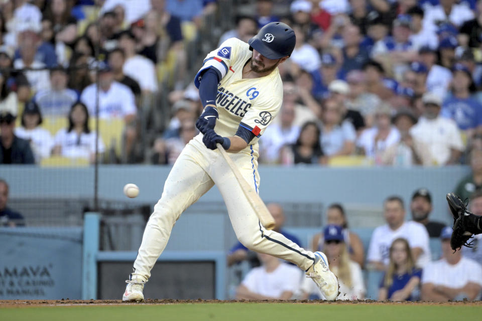 Los Angeles Dodgers' Gavin Lux singles in two runs in the third inning against the Pittsburgh Pirates during a baseball game Saturday, Aug. 10, 2024, in Los Angeles. (AP Photo/Jayne-Kamin-Oncea)