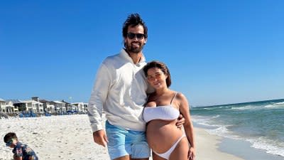 Jessie James Decker s Baby Bump Album