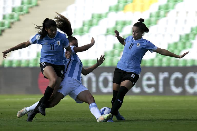 Falfi descubrió al jugar como 5 en la Copa América que además técnica tiene mucha marca, como en este caso, frente a Uruguay: es la cuarta jugadora en recuperación de pelotas en el campeonato.