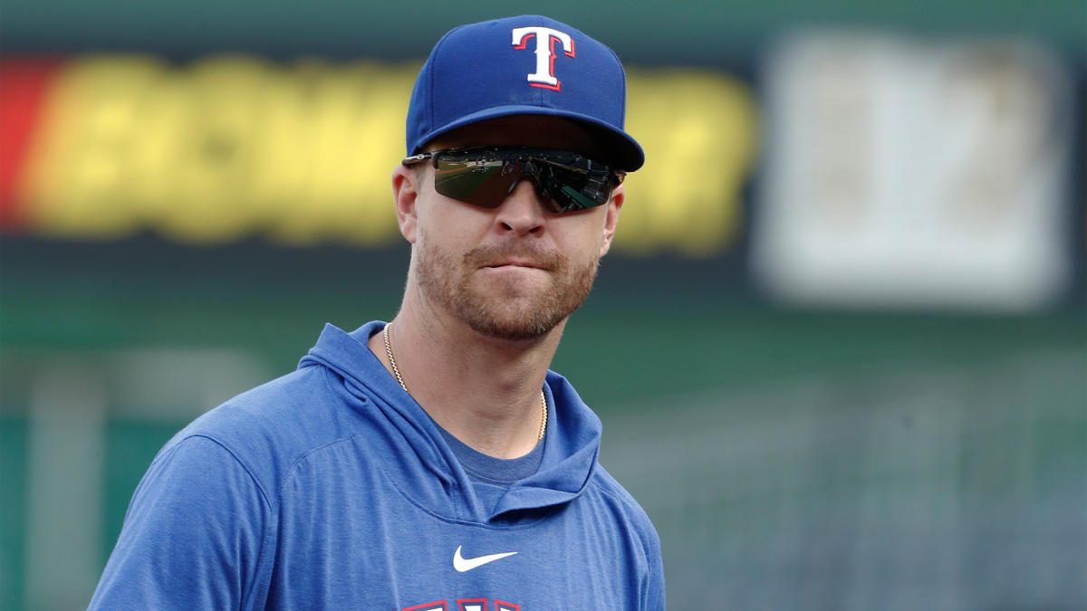 Jacob deGrom throws first bullpen pitches during Texas Rangers