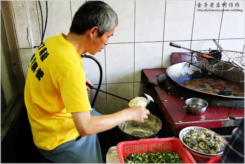 【食記│彰化】金子老店蚵仔炸~隱藏版!不起眼小店藏美味，有淡淡巧克力味道的蚵嗲，難忘滋味!