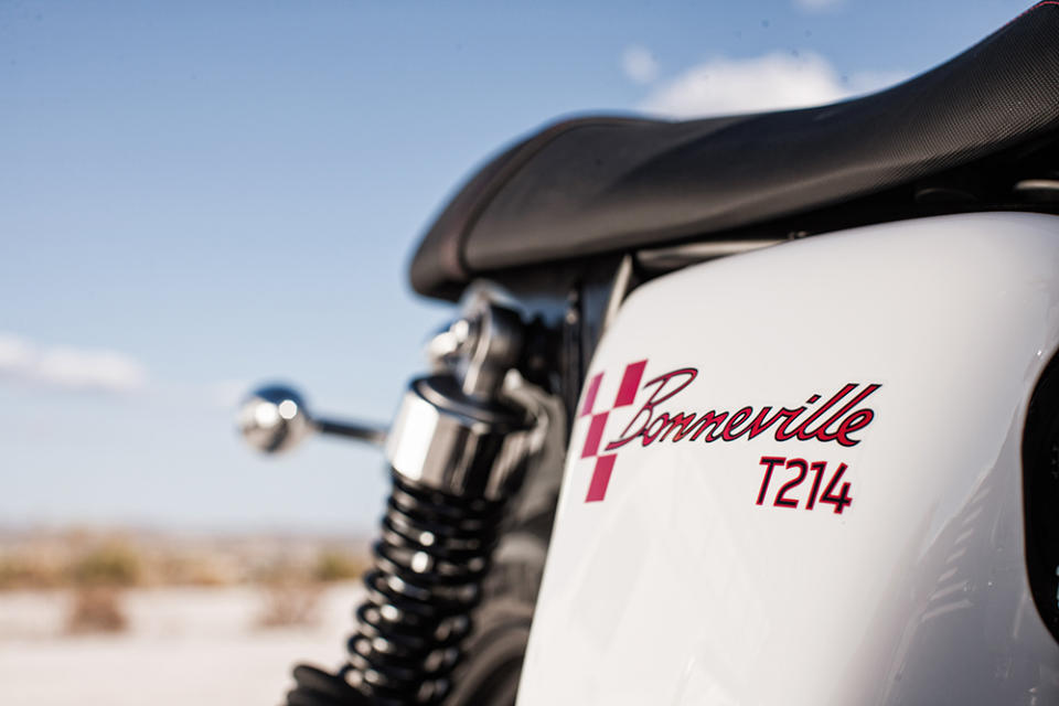 2015-Triumph-Bonneville-Special-Edition-04