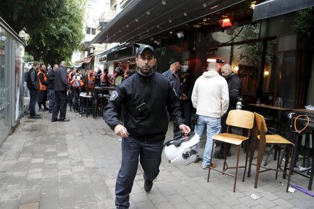 Israeli policeman runs at the scene of a shooting rampage by Israeli Arab Nashat Melhem at a bar in Tel Aviv, Israel, in this January 1, 2016 file picture. REUTERS/Nir Elias/Files