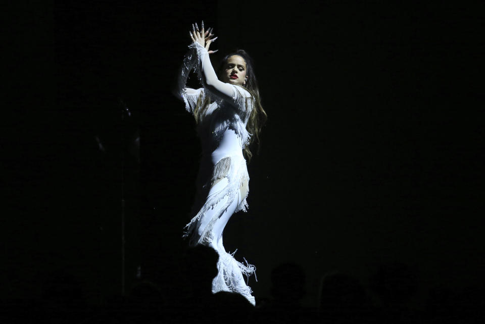 Rosalía durante su presentación en la 62a entrega anual de los Grammy en el Staples Center el domingo 26 de enero de 2020 en Los Angeles. (Foto Matt Sayles/Invision/AP)